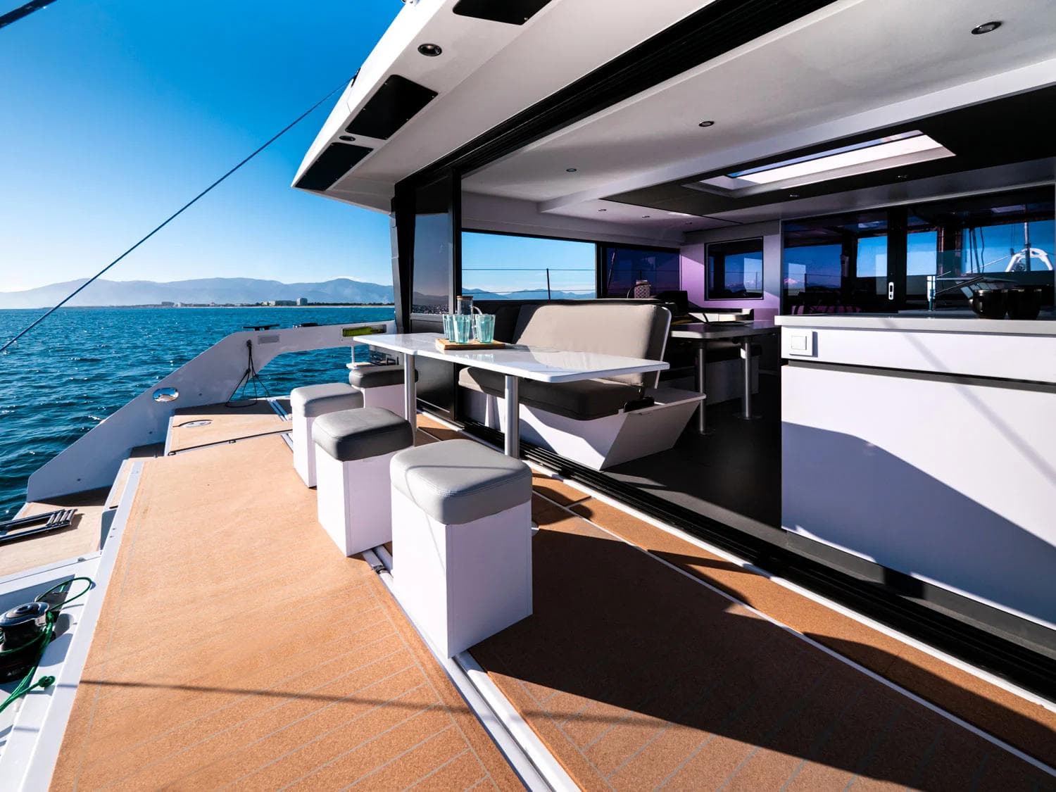 Windelo 54 Aft Deck, Foldable platform