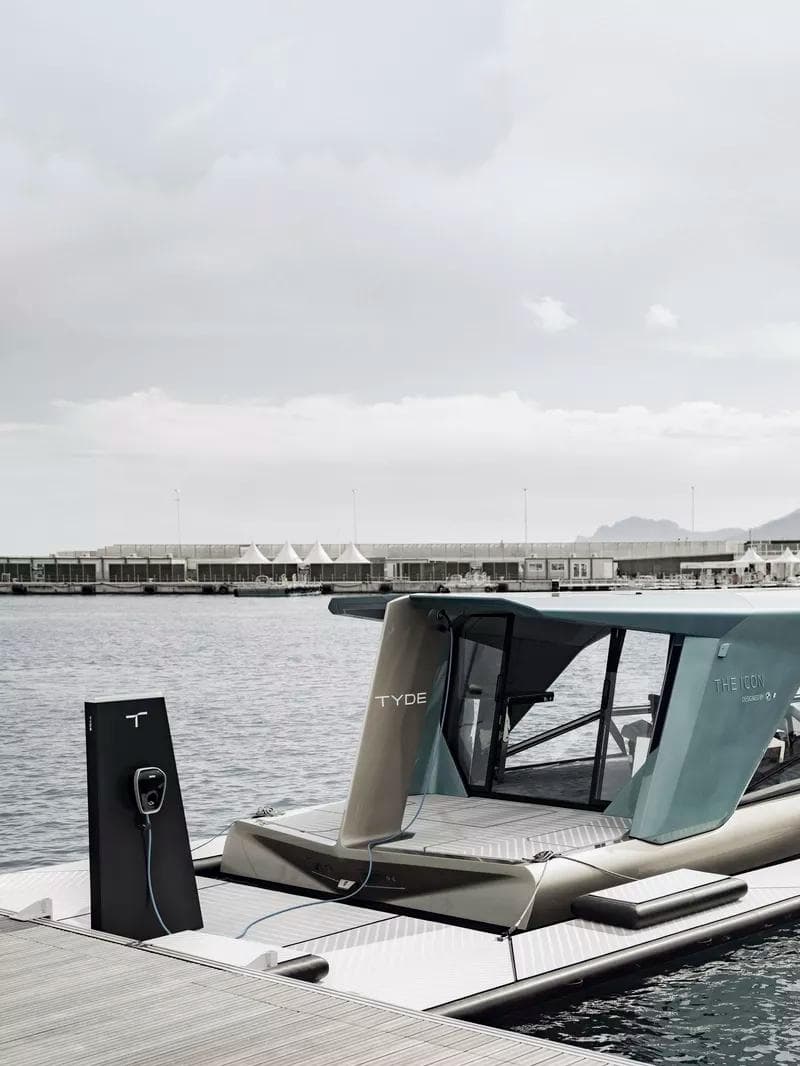 Electric boat charging infrastructure